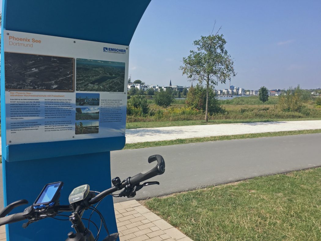 Das Bild zeigt ein Info-Schild am Phoenix See