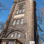 Das Foto zeigt den Hebeturm in Duisburg-Homberg