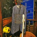 Das Foto zeigt ein Grubenhemnd in der ungewöhnliche Unterkunft Herbert, einem nachgebauten Grubenstollen, des Gästehaus Marina Rünthe in Bergkamen