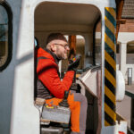 Das Foto zeigt Jochen in einem alten Grubenwagen an der Zeche Friedrich Heinrich