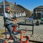 Das Foto zeigt einen Radfahrer an der Zeche Friedrich Heinrich