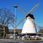 Das Foto zeigt eine Windmühle im Kreis Wesel