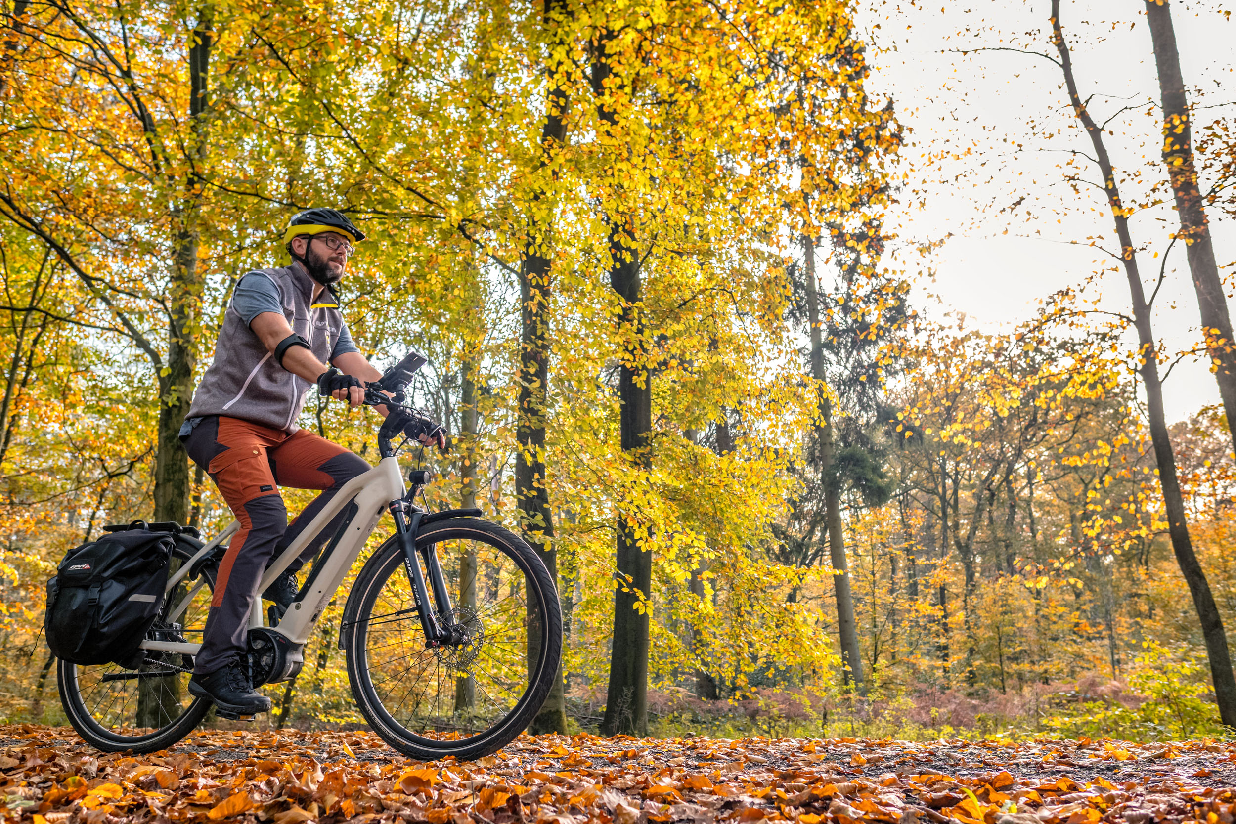 Das Foto zeigt Jochen mit dem ROSE XTRA WATT auf dem Rotbachweg in Bottrop