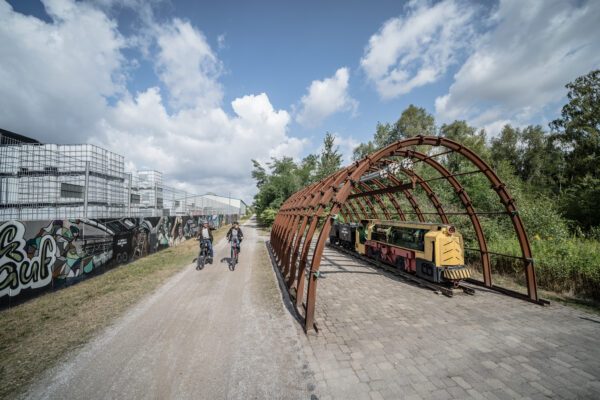 Das Foto zeigt Radfahrende auf der König-Ludwig-Trasse