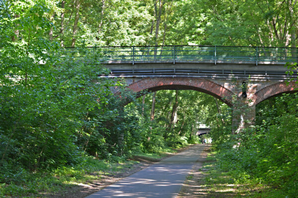 Das Foto zeigt den Bahntrassenradweg Bananenradweg in Dortmund