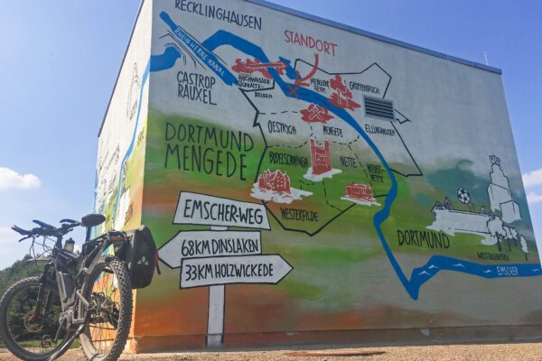 De foto toont een fiets op de Emscher Weg