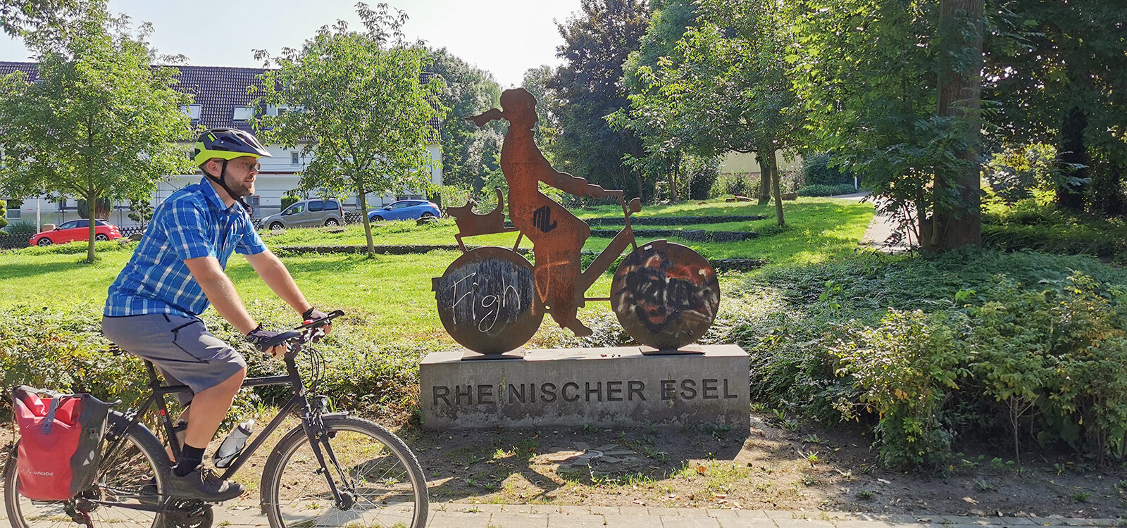 Das Foto zeigt einen Radfahrer auf dem Rheinischen Esel in Witten auf der RevierRoute Schwarzes Gold