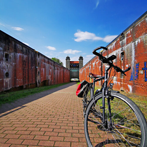 Das Foto zeigt ein Fahrrad an der Schleuse am Schiffshebewerk Henrichenburg in Waltrop