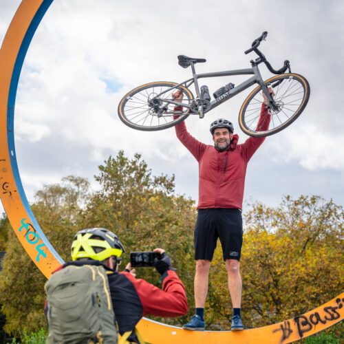 Das Foto zeigt einen Radfahrer mit seinem Gravelbike im Schweriner Ring in Castrop-Rauxel