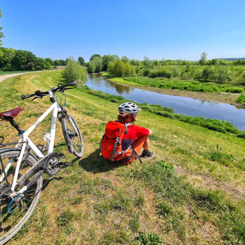 Das Foto zeigt einen Radfahrer am Seseke Weg in Kamen