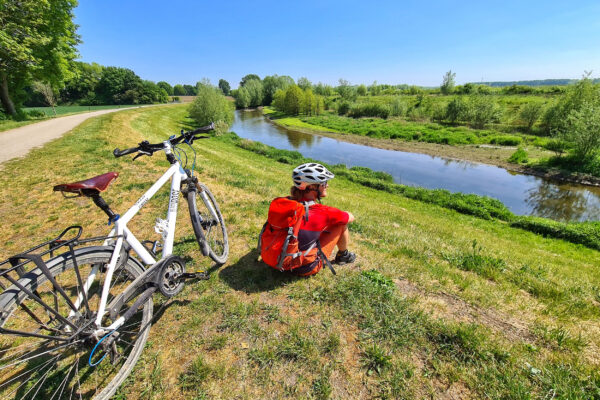 Das Foto zeigt einen Radfahrer am Seseke Weg in Kamen