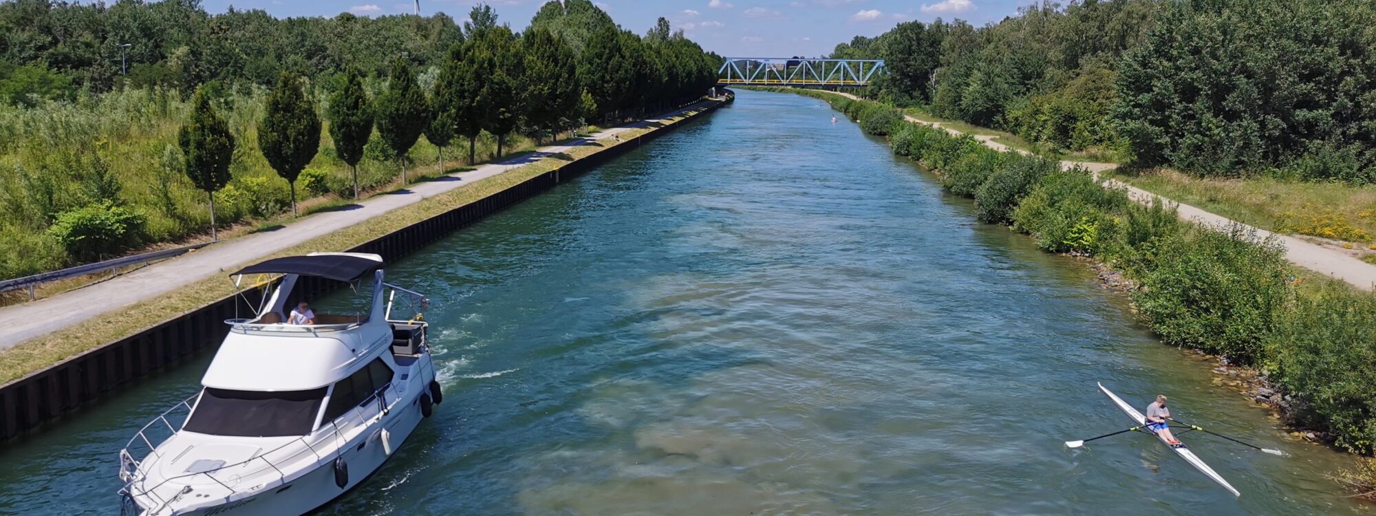 Das Foto zeigt den Radweg am Ufer des Dortmund-Ems-Kanals in Dortmund