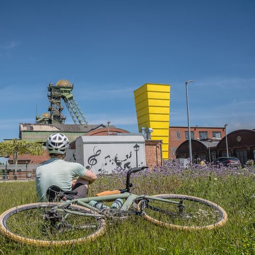 Das Foto zeigt einen Radfahrer an der Zeche Westfalen im Kreis Warendorf auf einer Entdeckertour