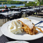 Das Foto zeigt Apfelstrudel in den Südtiroler Stuben am Baldeneysee in Essen