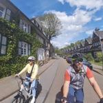 Das Foto zeigt Jochen und Katalina bei der Radtour in der Margarethenhöhe in Essen