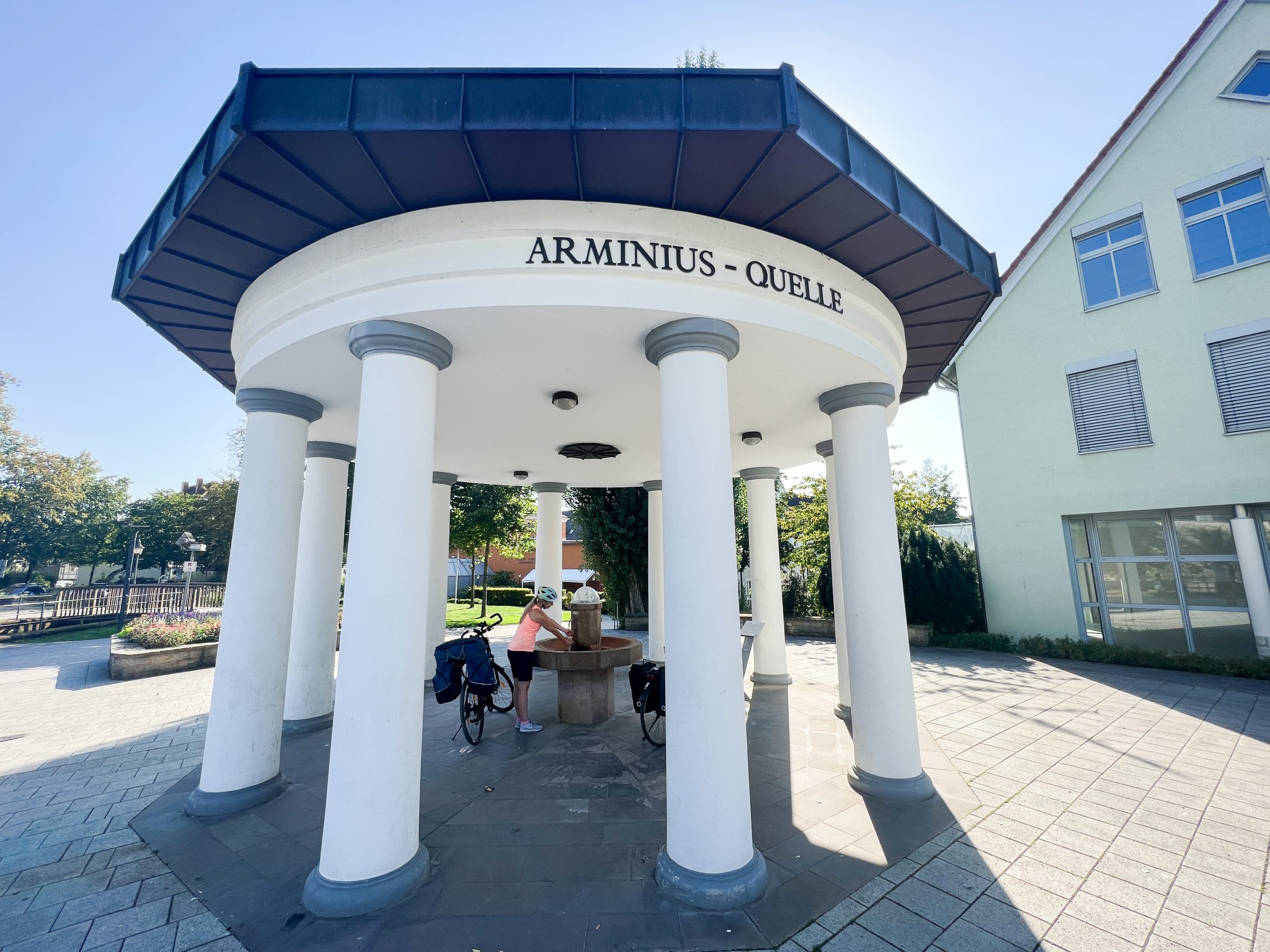 Das Foto zeigt die Arminiusquelle an der Römer-Lippe-Route