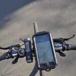 Das Foto zeigt den Lenker des Fahrrads auf dem RS1 im radrevier.ruhr inklusive Navigation per GPS-Daten.