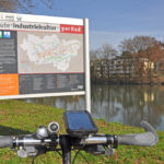 Das Foto zeigt ein Hinweisschild der Route der Industriekultur per Rad im radrevier.ruhr an der Ruhr bei Essen.